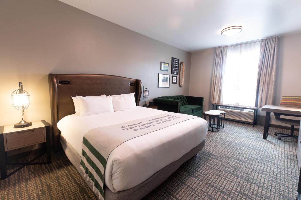 Oxford Suites باسو روبليس، سان لويس أوبيسبو، كاليفورنيا المظهر الخارجي الصورة